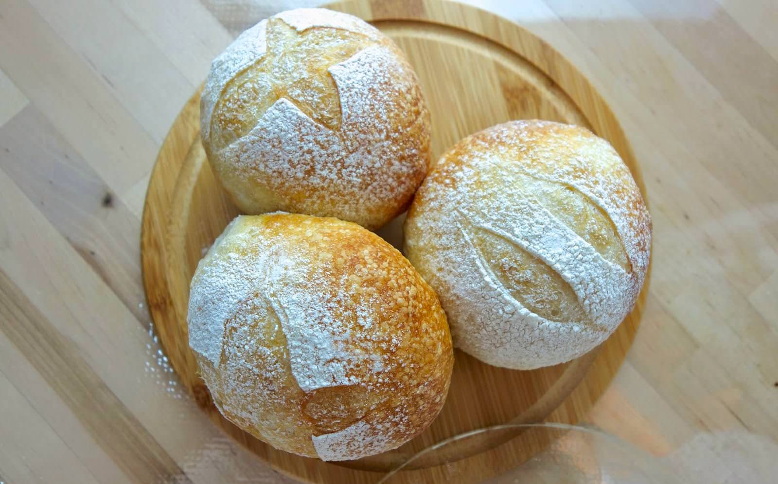 做歐式麵包一點都不難！免揉麵團的基礎歐式麵包做法，5分鐘教你學會