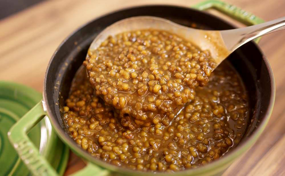 「簡單 3 種食材學做萬用蜜綠豆」蒸一蒸就能做成綠豆湯、綠豆沙，一定要學起來！