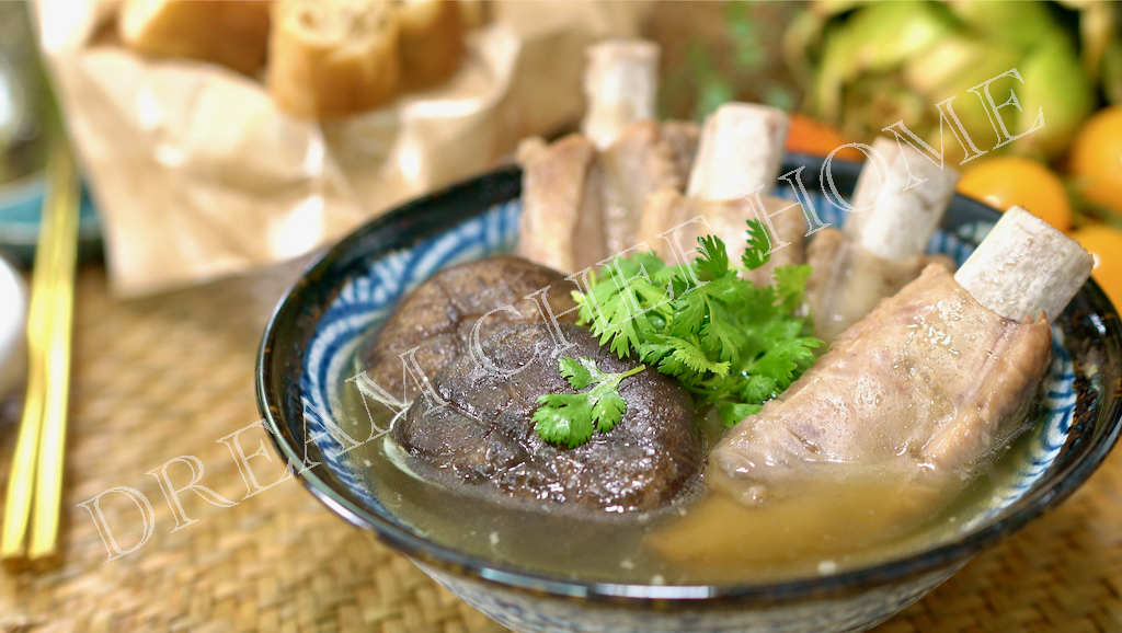 新加坡經典肉骨茶Bak-Kut-Teh，暖心又暖胃的必學湯品！