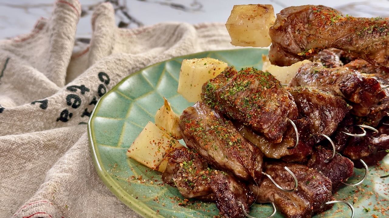 氣炸鍋串烤牛肋條:免醃料零失敗,在家也能享受燒烤店美味!Air Fryer Beef Rib Fingers Kebab 無油氣炸牛肋條